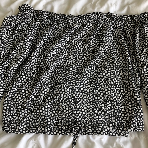 HM Off Shoulder Top - Picture 2 of 3